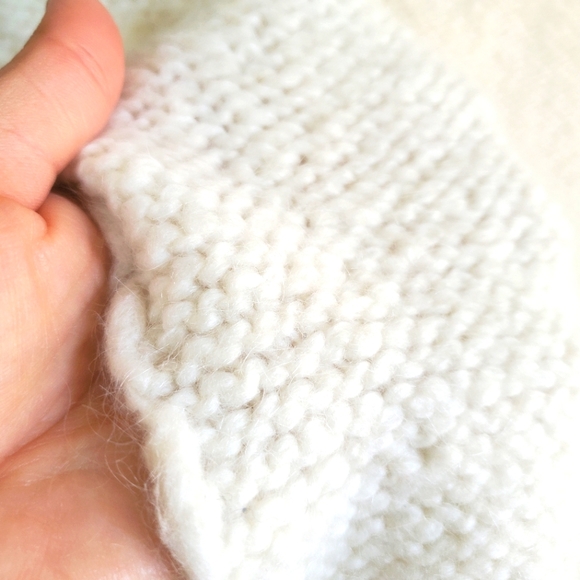 Made in Italy 🇮🇹 Wool Blend Pull Over Shawl - Picture 6 of 6